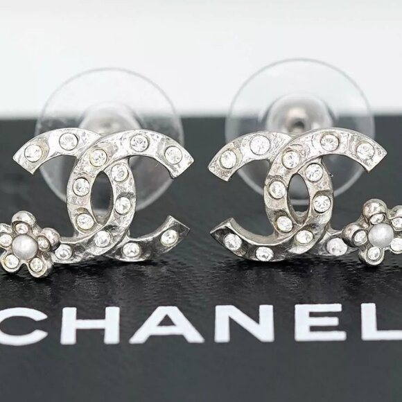CHANEL CC Logos Rhinestone Pearl Flower Stud Earrings Silver Tone - Picture 1 of 11